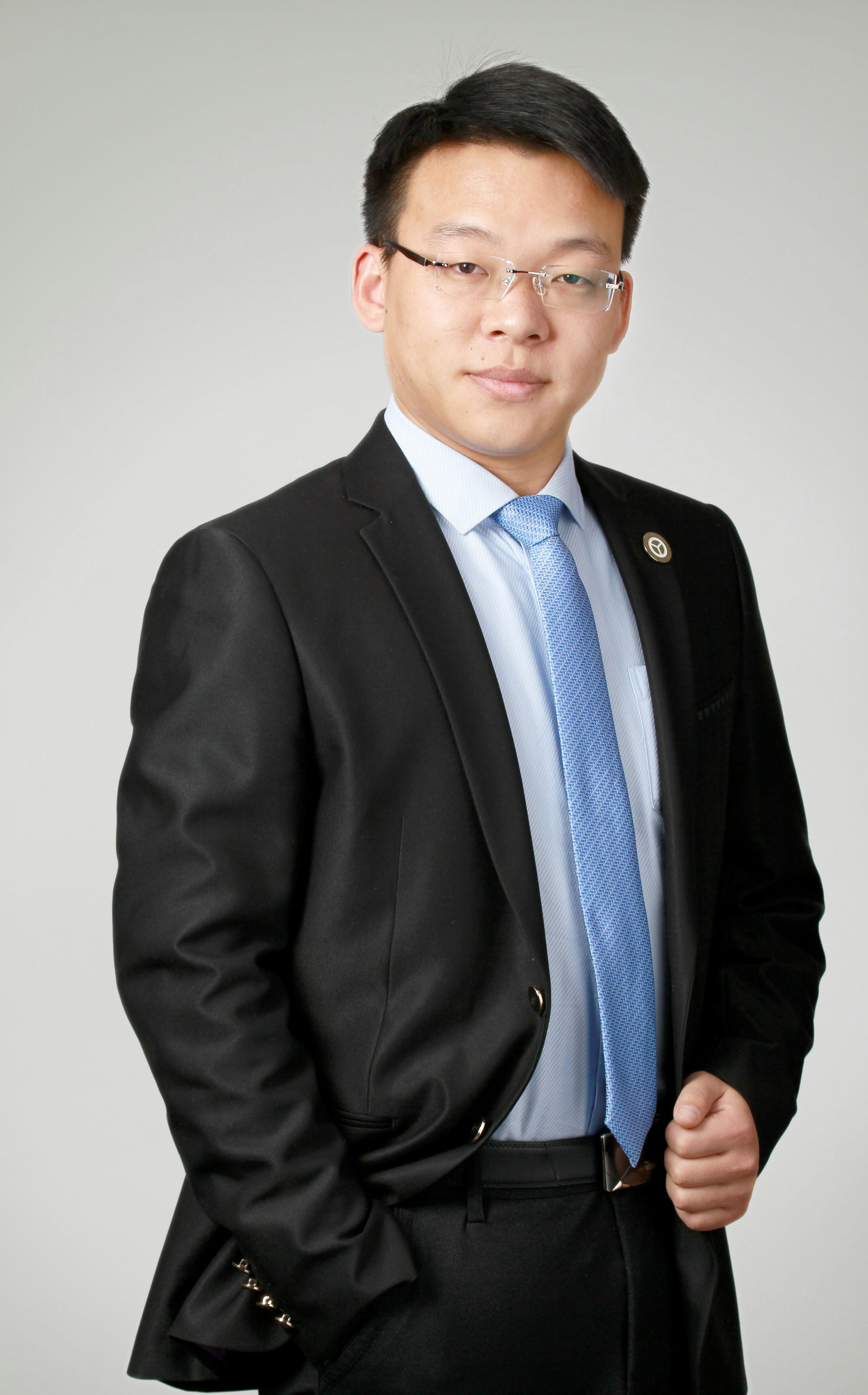 李君
